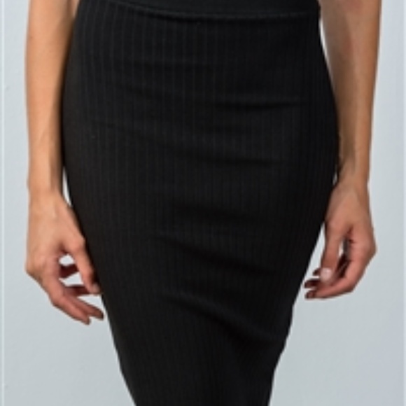 RIBBED KNIT PENCIL SKIRT - Picture 1 of 3